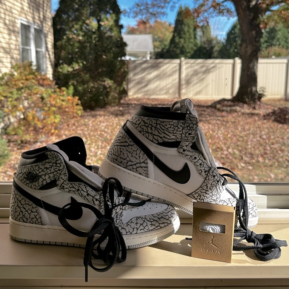 Jordan 1 Retro High OG
White Cement (GS) Kids Size 7 - Picture 3 of 7